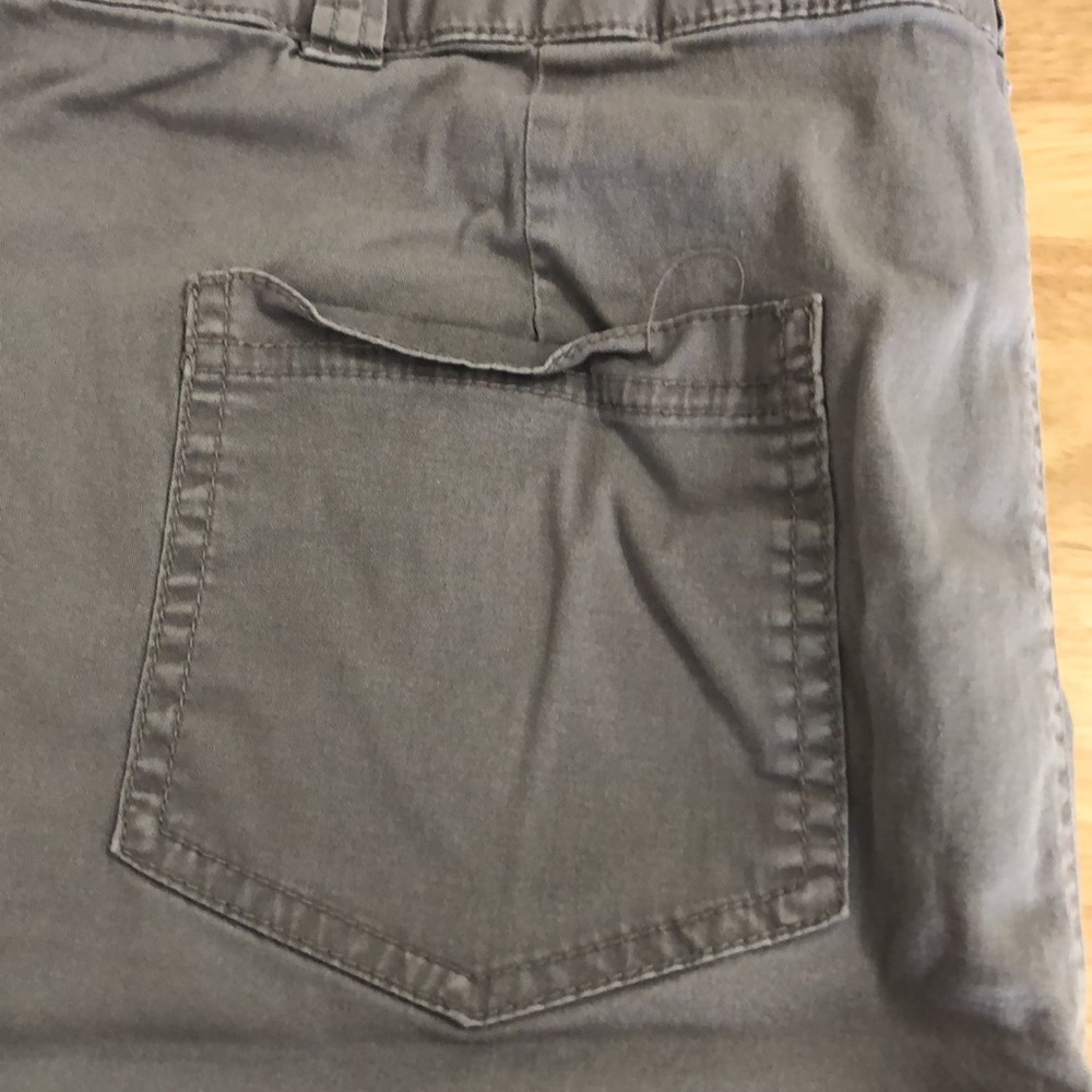 Shorts - Picture 3 of 3